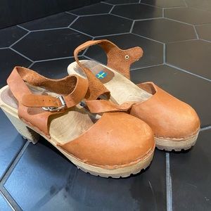 MIA abba wooden clog heel